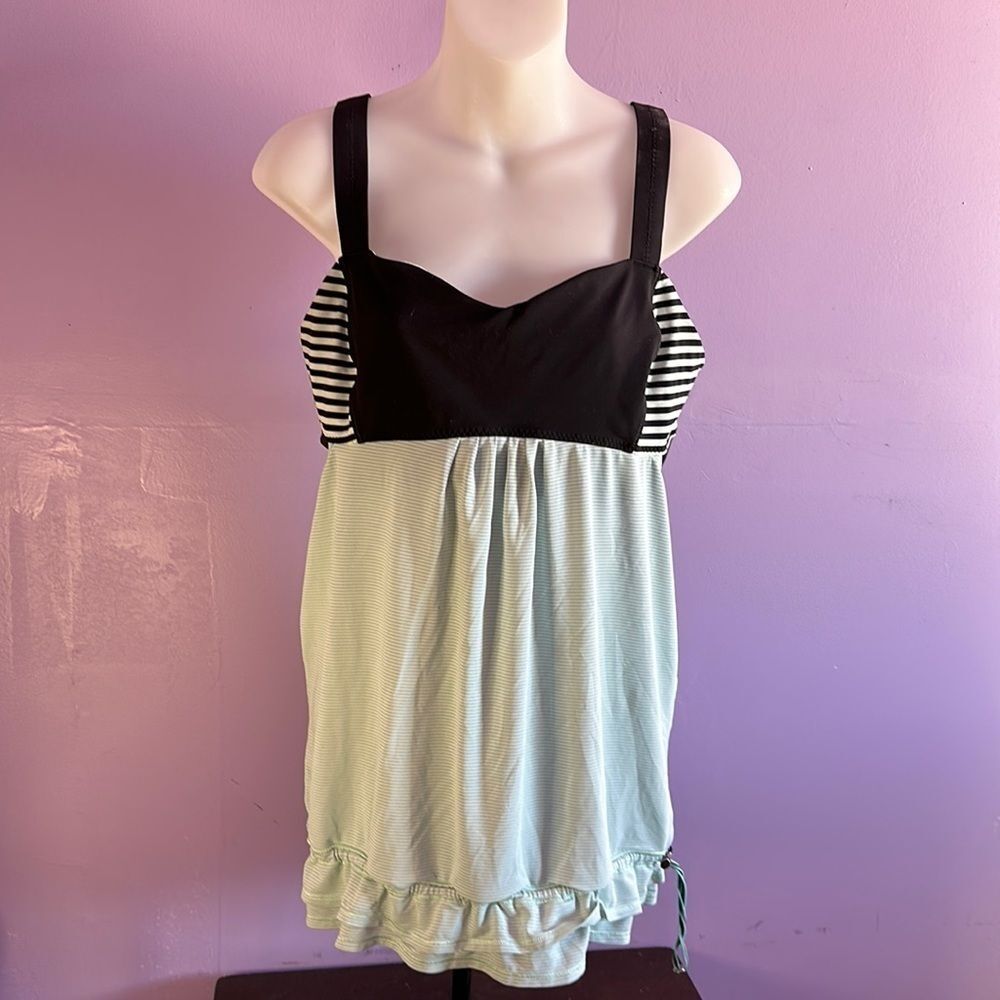 Lululemon Black Green Shelf Bra Tank Top Drawstring Hem Built-In Support Sz XS